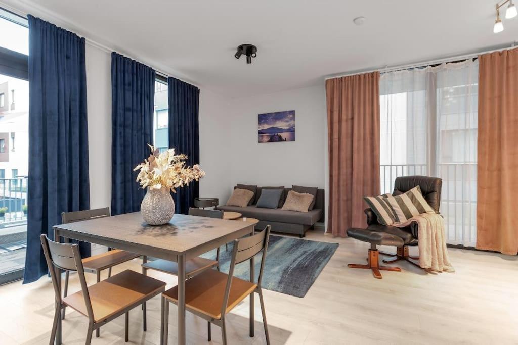 Premium Queen Downtown Apartment *